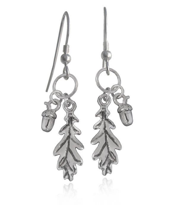 Silver oak leaves and acorn earrings. Perfect for a nature lovers, autumn style, sweet boho drop earrings.