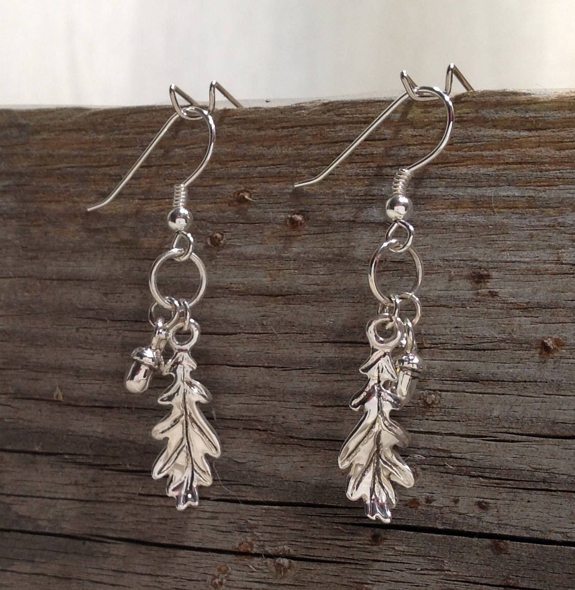 Silver oak leaves and acorn earrings. Perfect for a nature lovers, autumn style, sweet boho drop earrings.